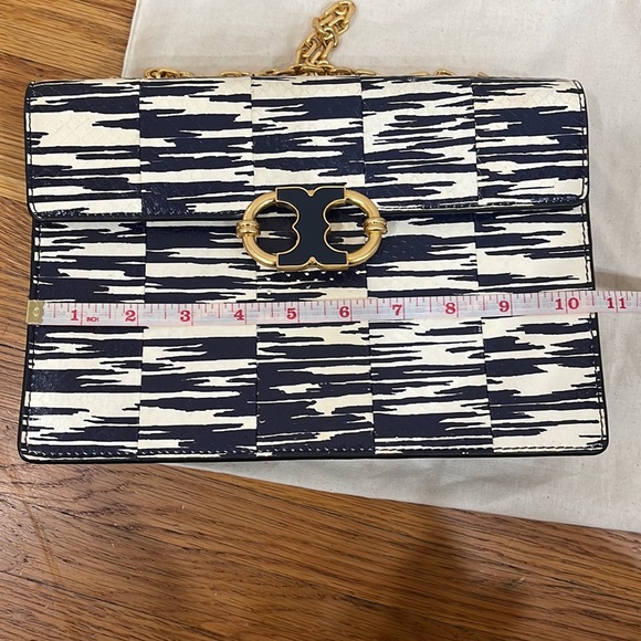 TORY BURCH - Gemini Link Snake Ladies Medium Leather Chain Shoulder Bag - Picture 13 of 17